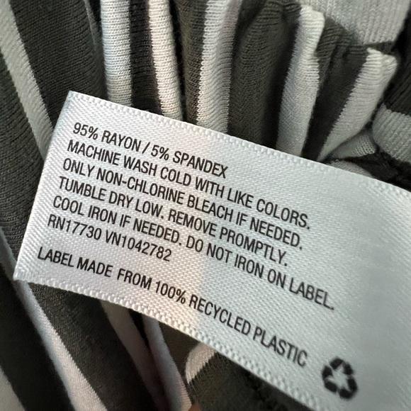 [Isabel Maternity] Flowy Striped Tank Top Green and White Size Small - Picture 5 of 6